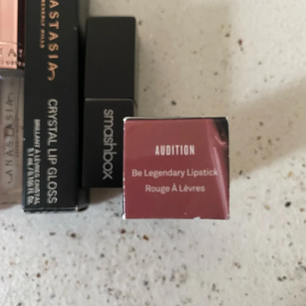 NEW! Lipstick and gloss trio - Picture 6 of 7